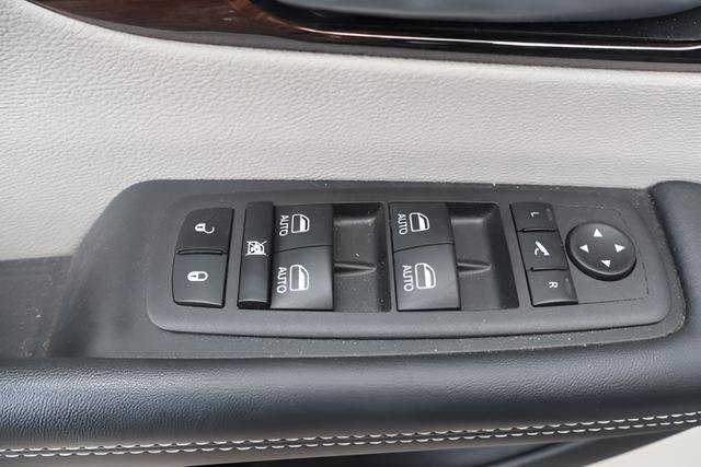 Used 2023 Chrysler Pacifica Limited FWD image 22
