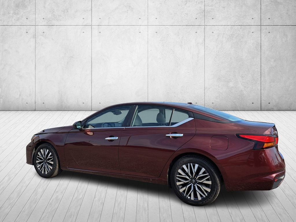 Used 2025 Nissan Altima 2.5 SV image 7