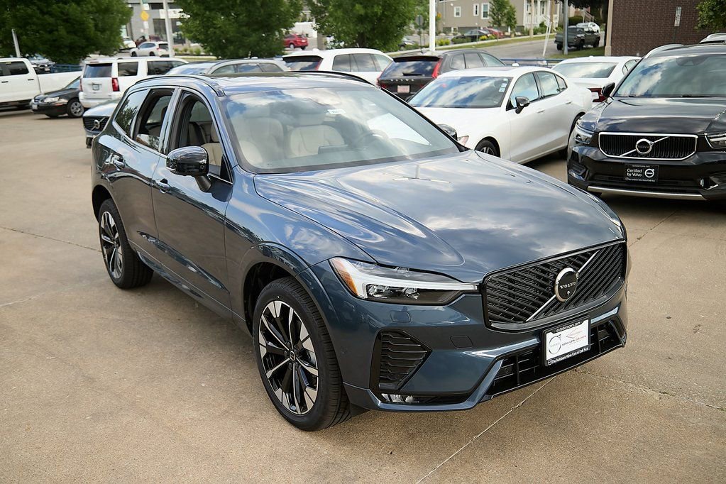 New 2026 Volvo XC60 B5 Plus w/ Protection Package Premier image 4