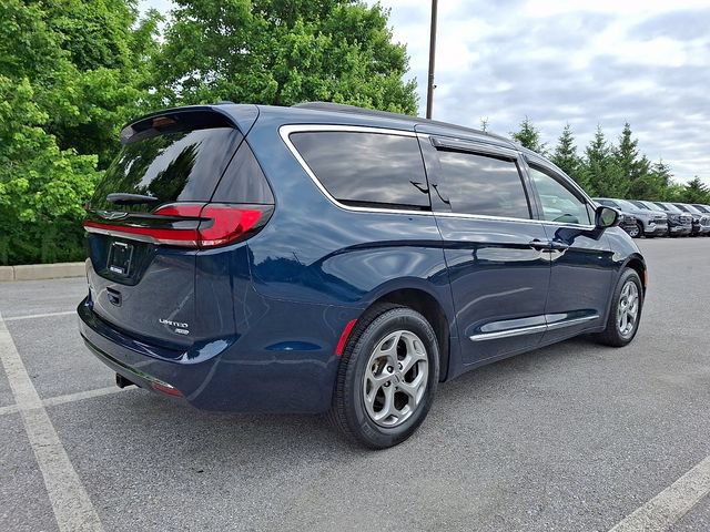 Used 2022 Chrysler Pacifica Limited AWD/4WD image 6