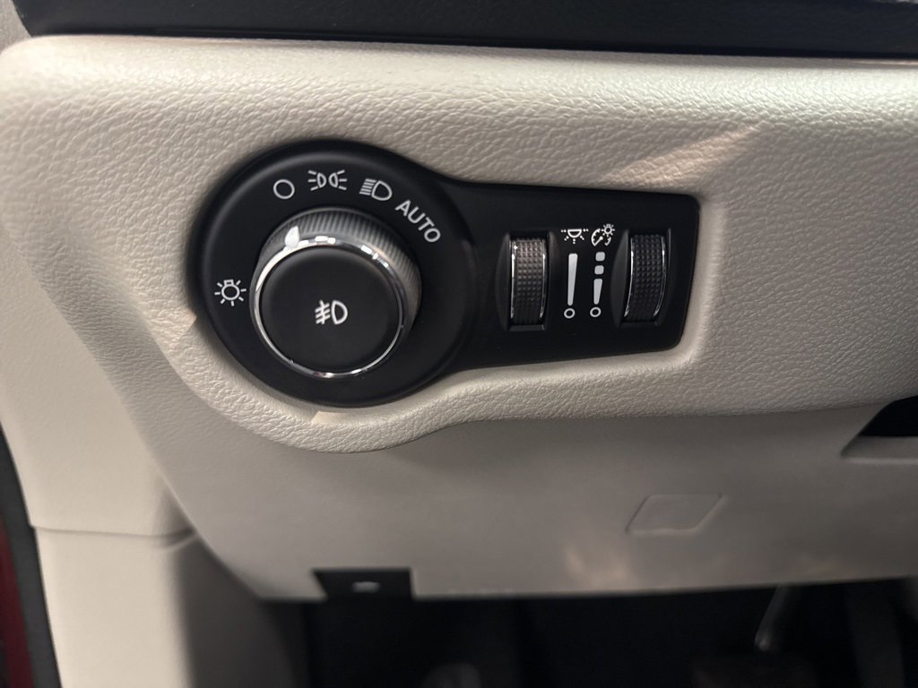 Used 2020 Chrysler Pacifica Touring-L Plus image 18