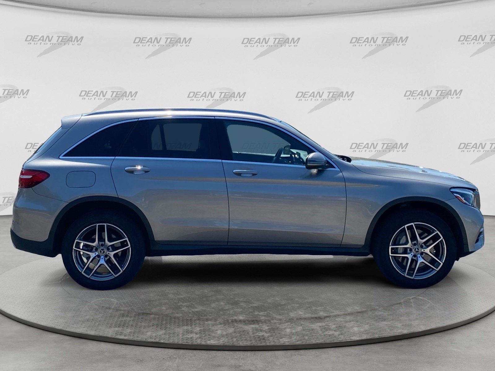Used 2019 Mercedes-Benz GLC 300 4MATIC image 9