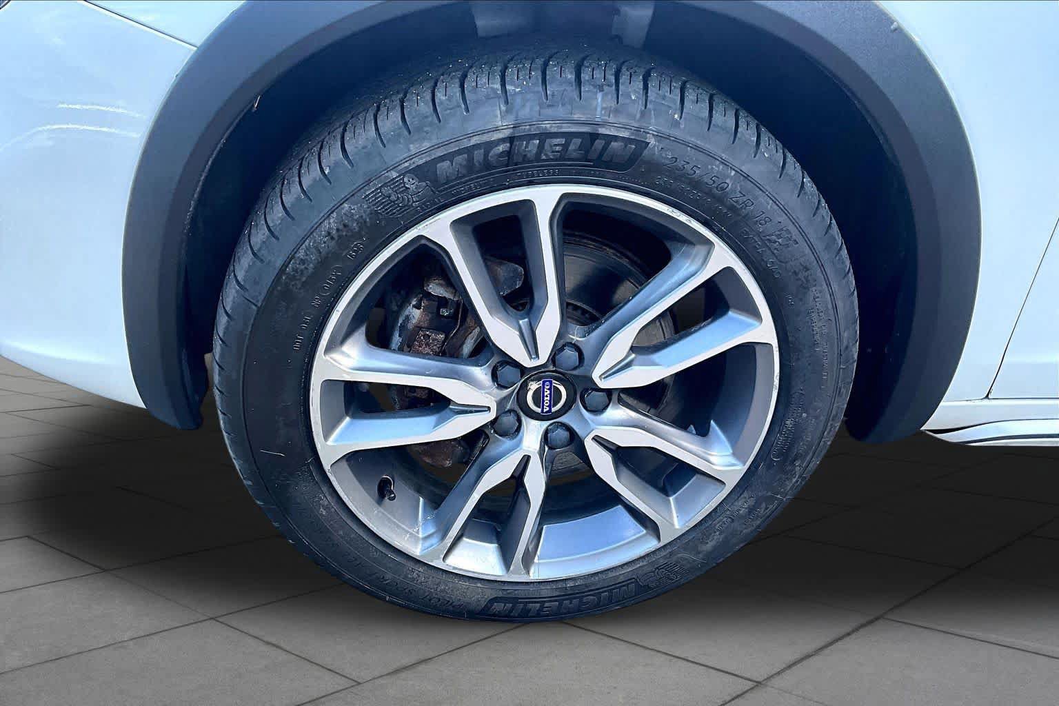 Used 2018 Volvo V60 T5 Cross Country w/ Convenience Package AWD/4WD image 11