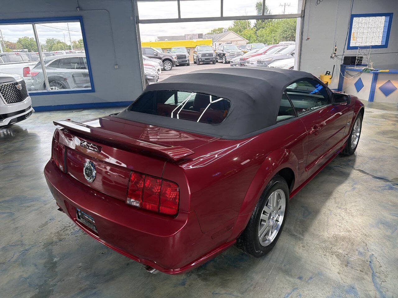 Used 2005 Ford Mustang GT Premium RWD image 10