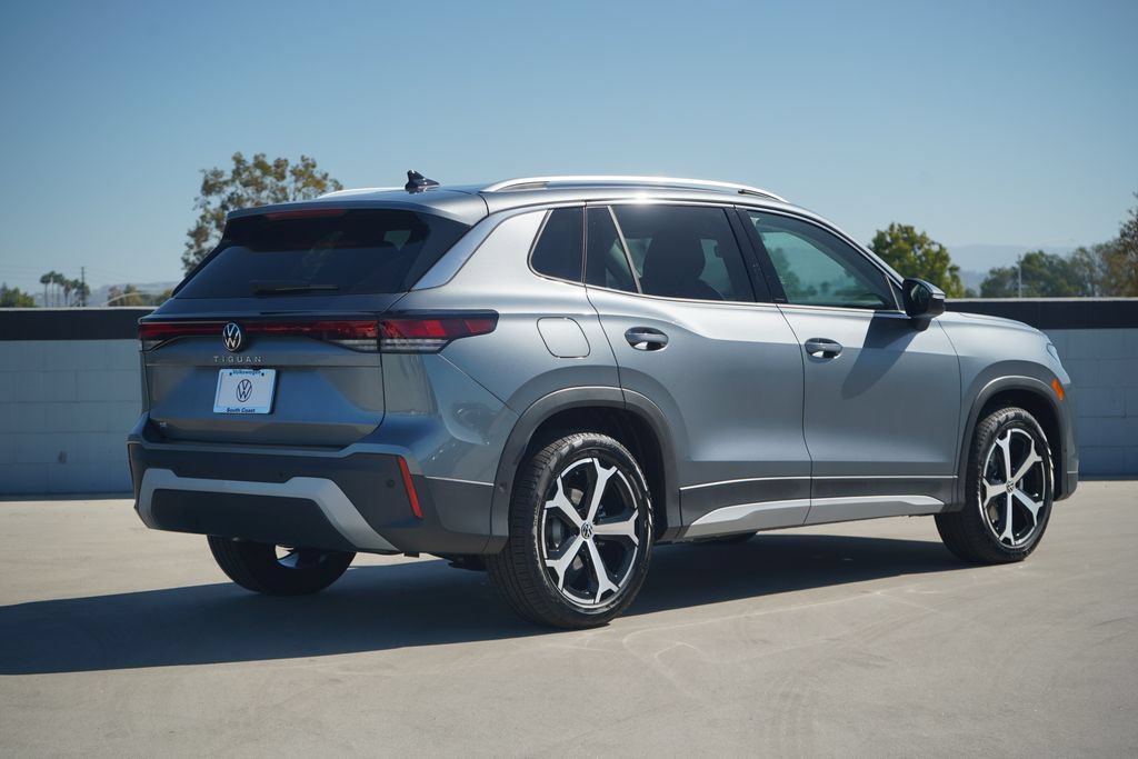 New 2026 Volkswagen Tiguan SE FWD image 3