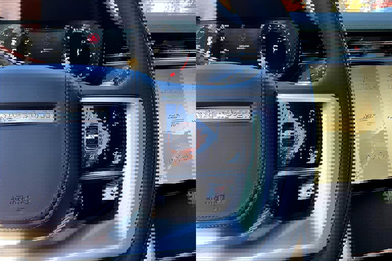 New 2025 Land Rover Range Rover Long Wheelbase SE image 18