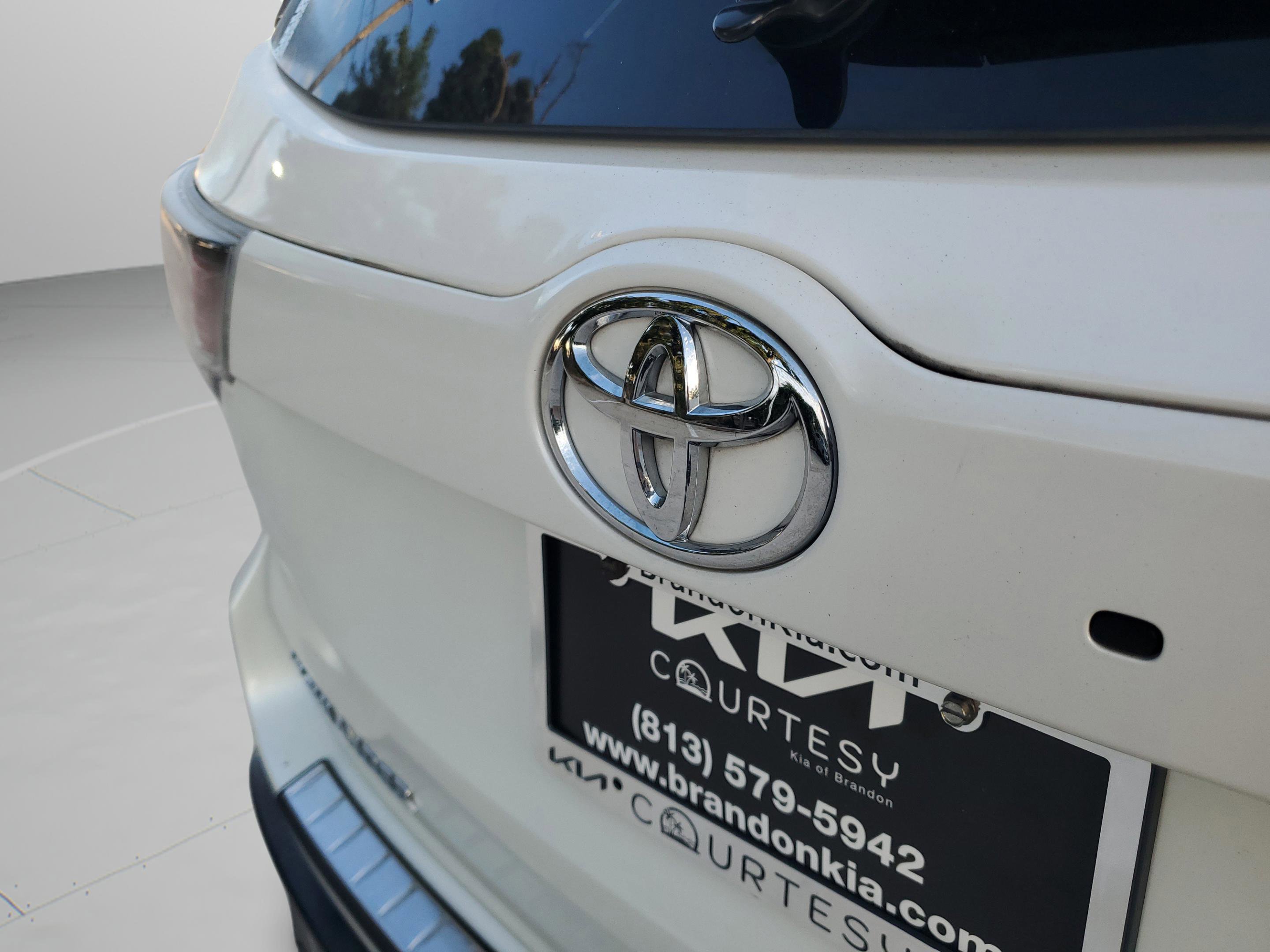Used 2016 Toyota Highlander XLE FWD image 32