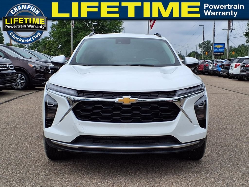 Used 2024 Chevrolet Trax LT w/ Driver Confidence Package FWD image 2