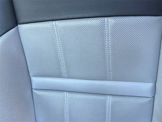 Used 2020 Land Rover Range Rover Evoque R-Dynamic SE image 32