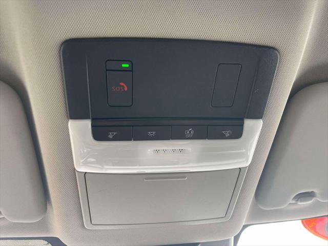 Used 2023 Nissan Rogue SV image 31