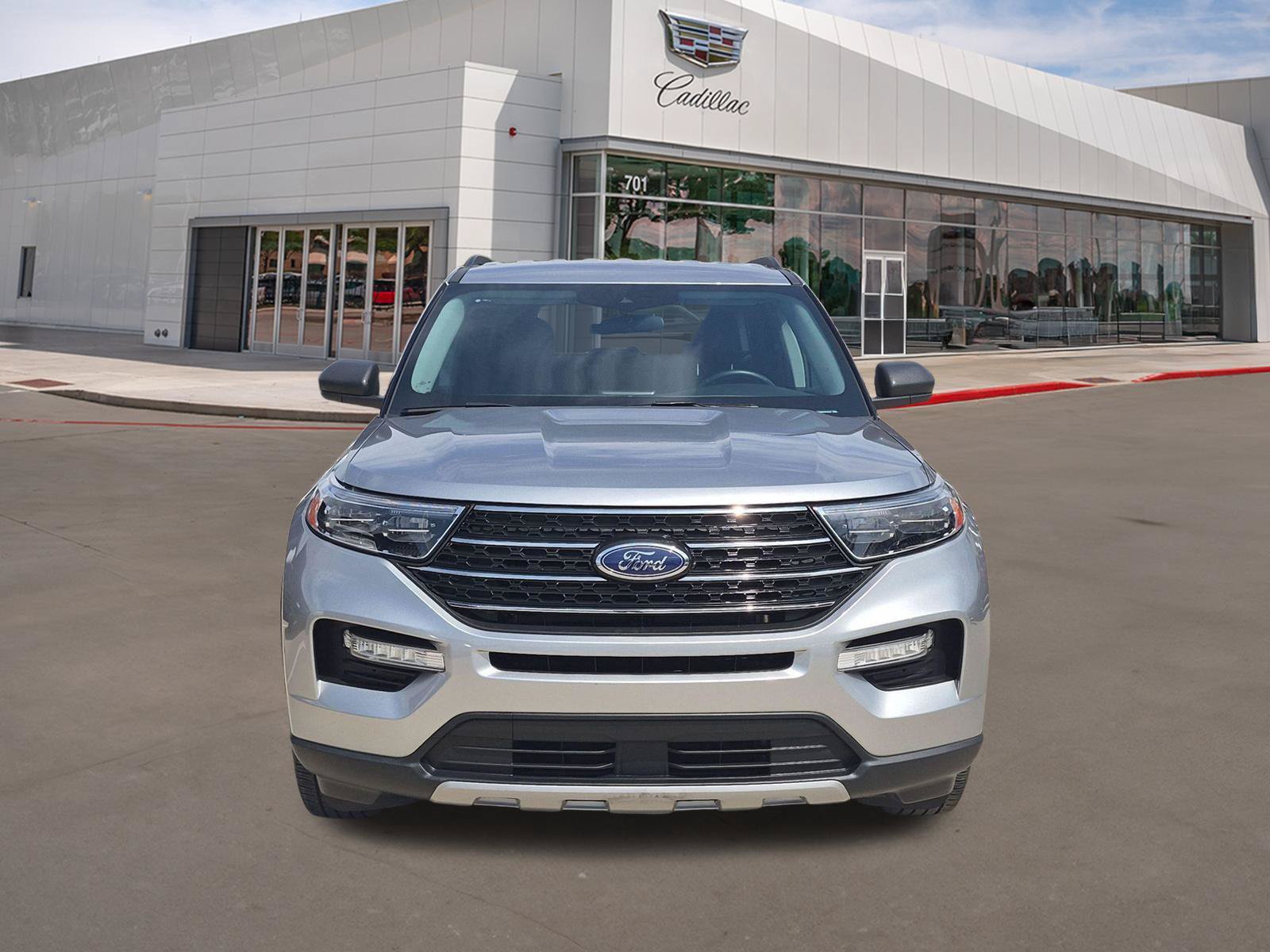Used 2024 Ford Explorer XLT w/ Equipment Group 202A AWD/4WD image 2