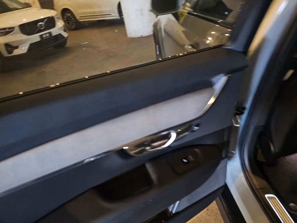 Certified 2025 Volvo V90 B6 Cross Country Plus image 15