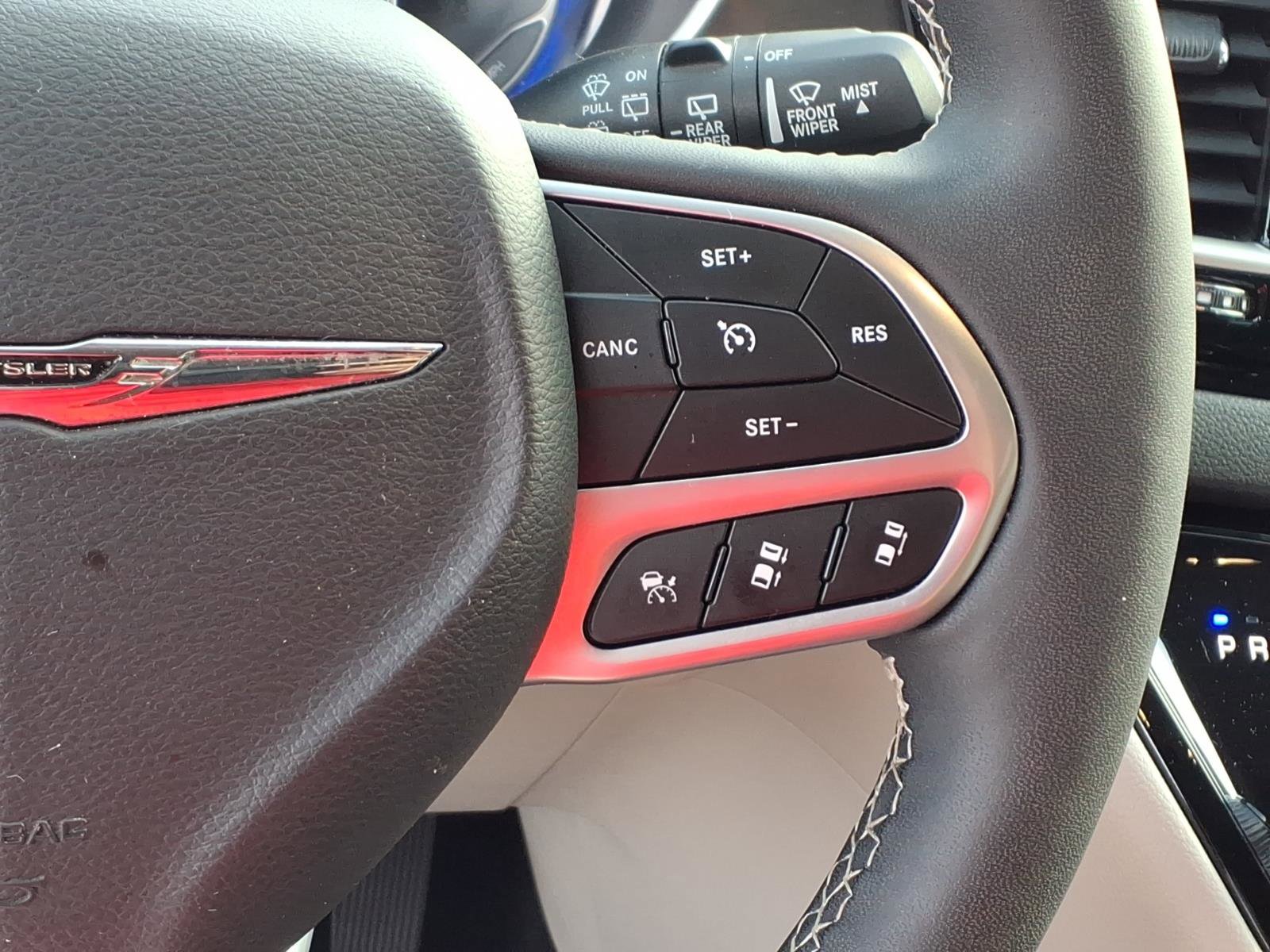 Used 2024 Chrysler Pacifica Touring-L image 19