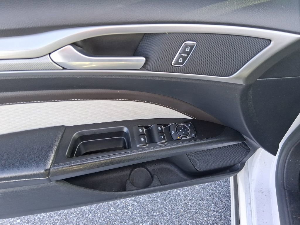Used 2020 Ford Fusion SE w/ Equipment Group 151A image 9