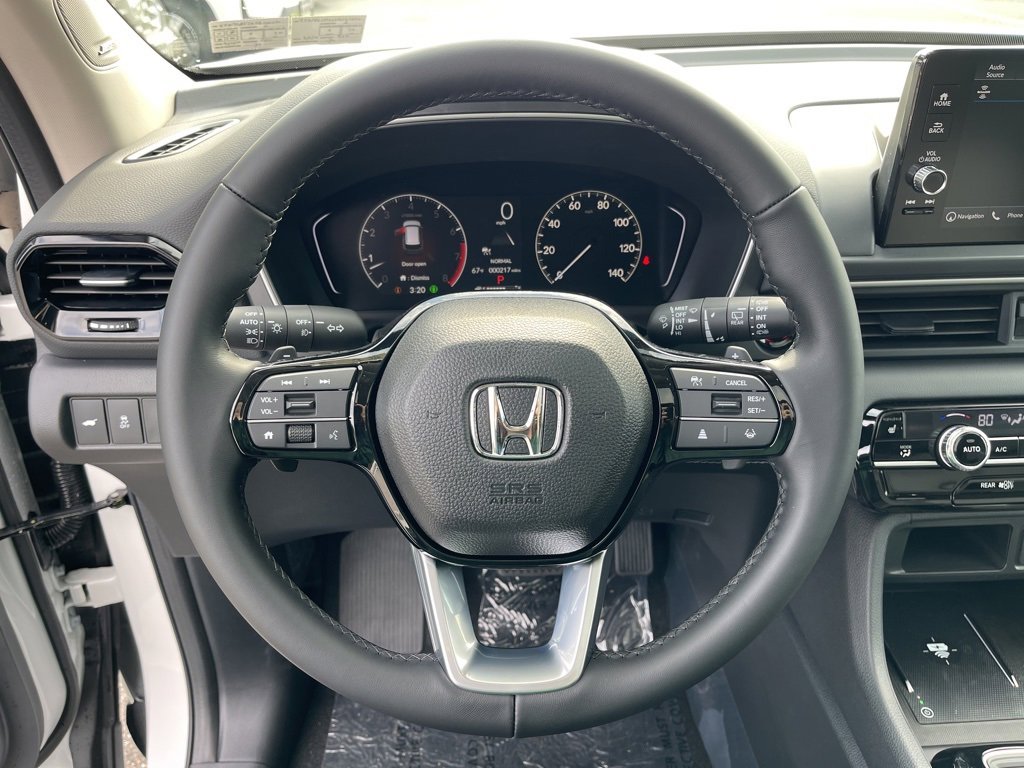 New 2025 Honda Pilot Touring image 13