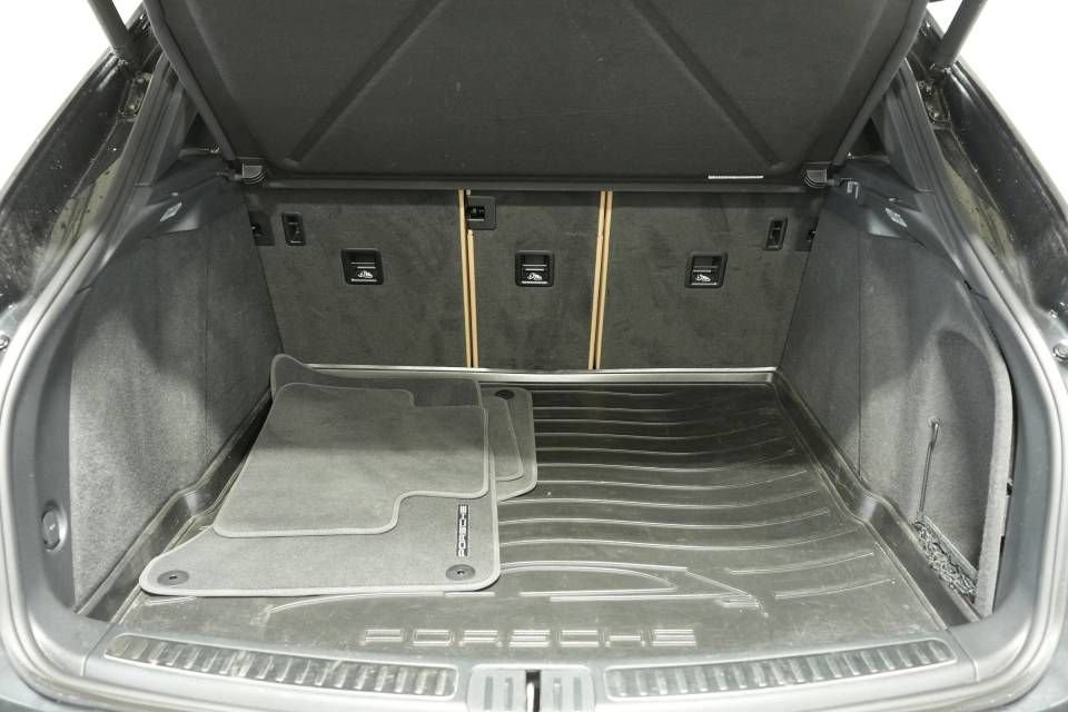 Certified 2022 Porsche Macan image 28