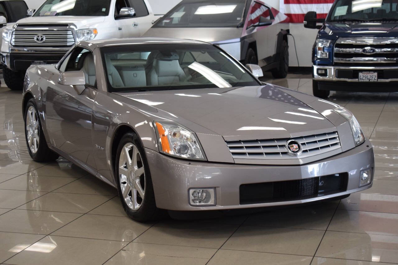 Used 2005 Cadillac XLR RWD image 3