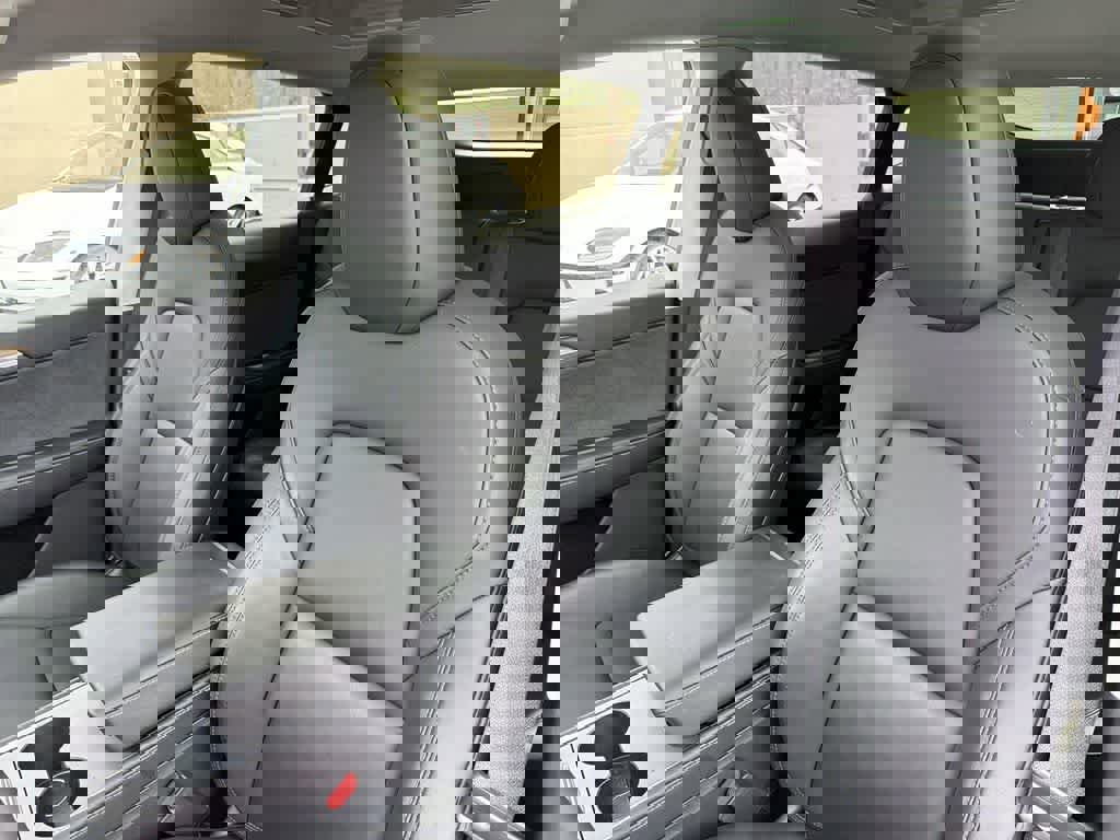 Used 2024 Tesla Model Y Long Range AWD/4WD image 28