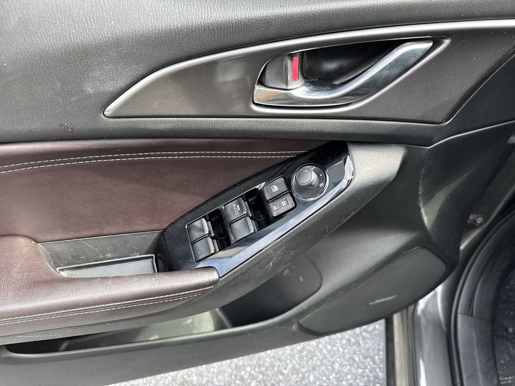 Used 2017 MAZDA MAZDA3 Grand Touring w/ Premium Equipment Package image 39