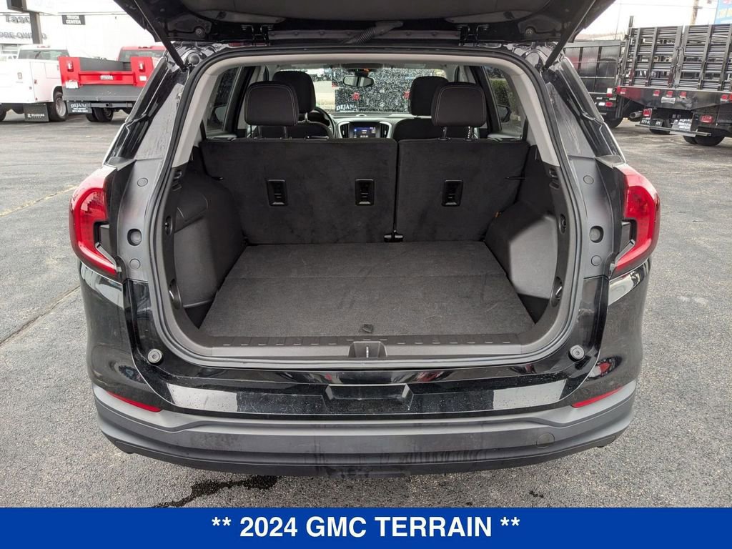 Used 2024 GMC Terrain SLE image 28