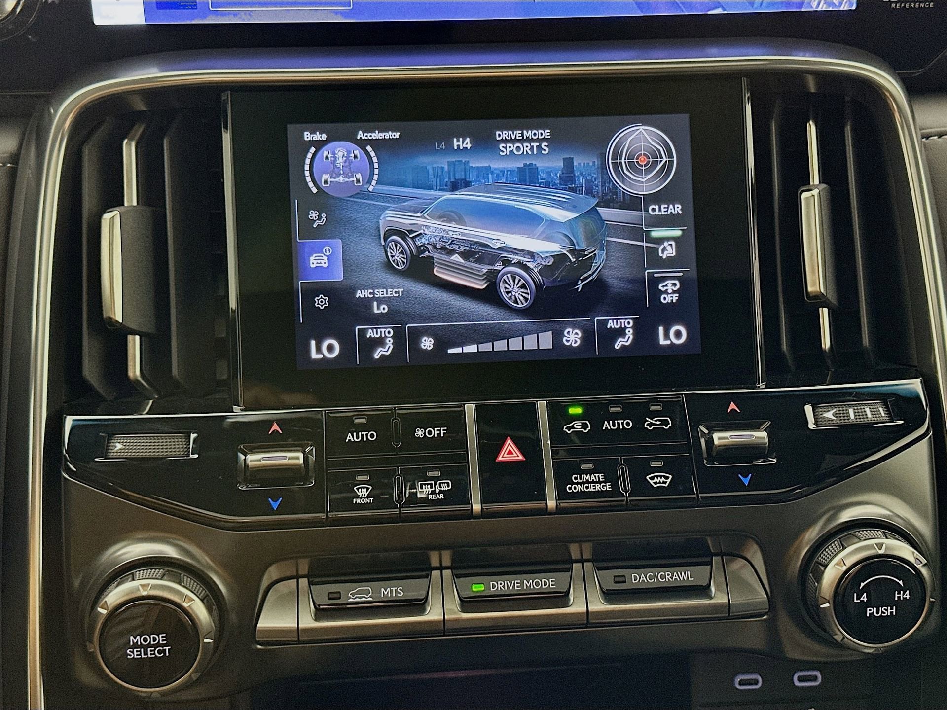 Used 2025 Lexus LX 700h Luxury image 17