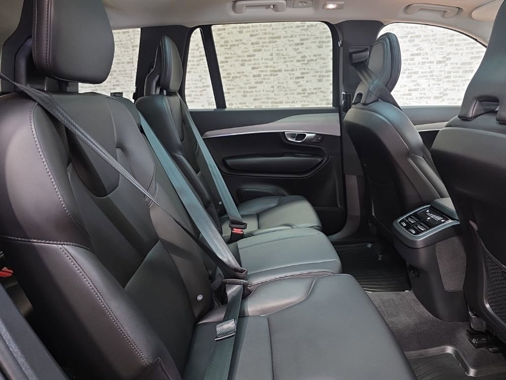 Used 2024 Volvo XC90 B5 Core AWD/4WD image 10