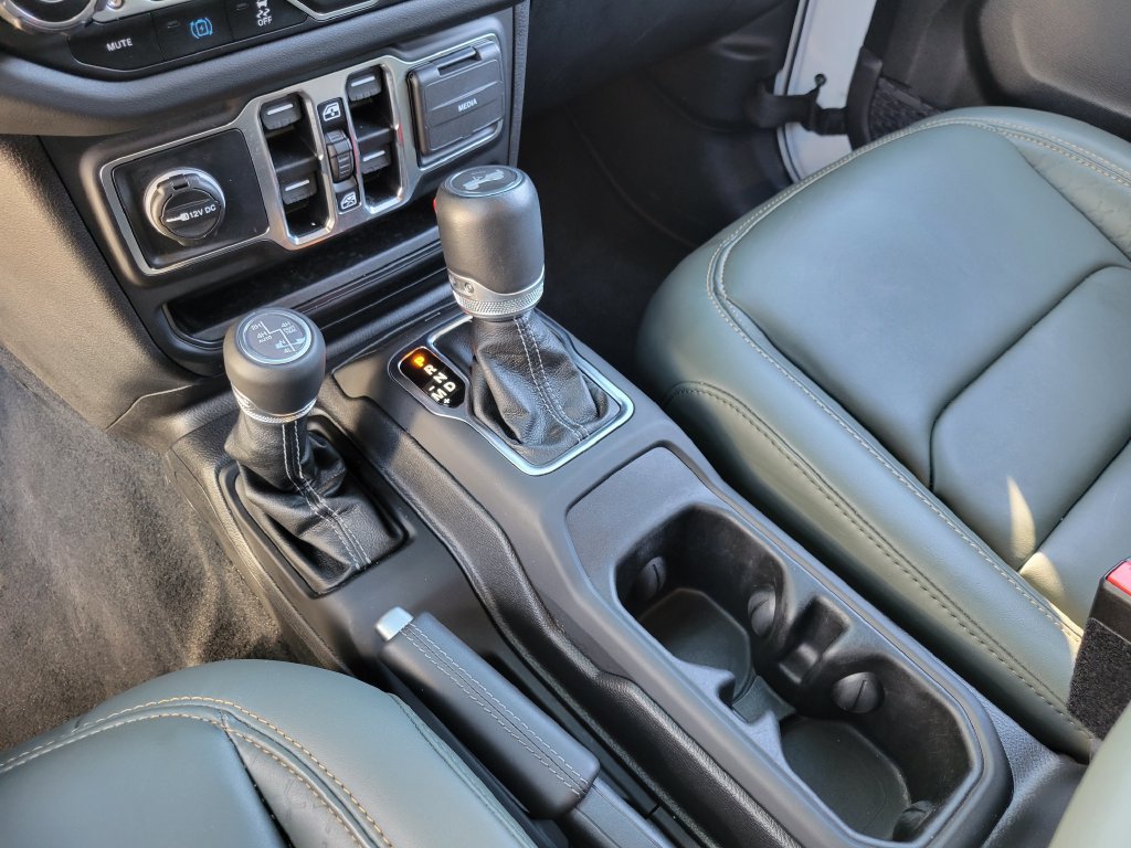 Used 2024 Jeep Wrangler High Altitude AWD/4WD image 16