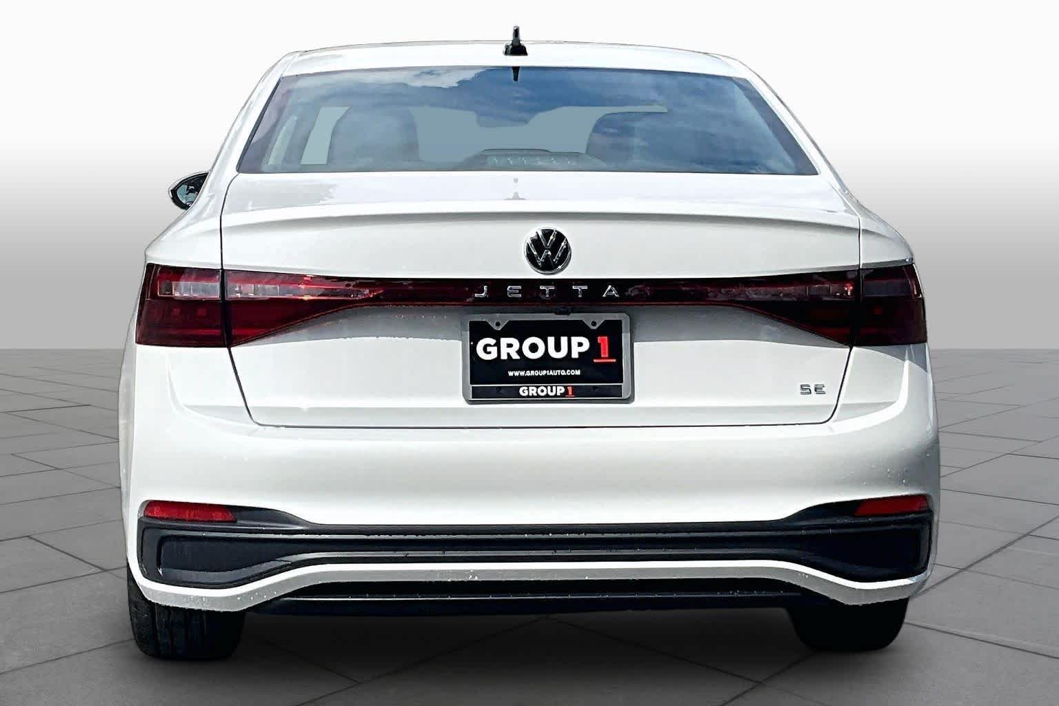 New 2027 Volkswagen Jetta SE FWD image 4
