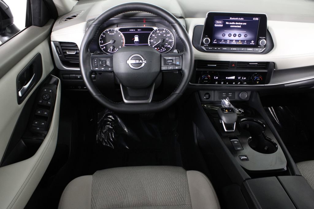 Certified 2025 Nissan Rogue SV image 7