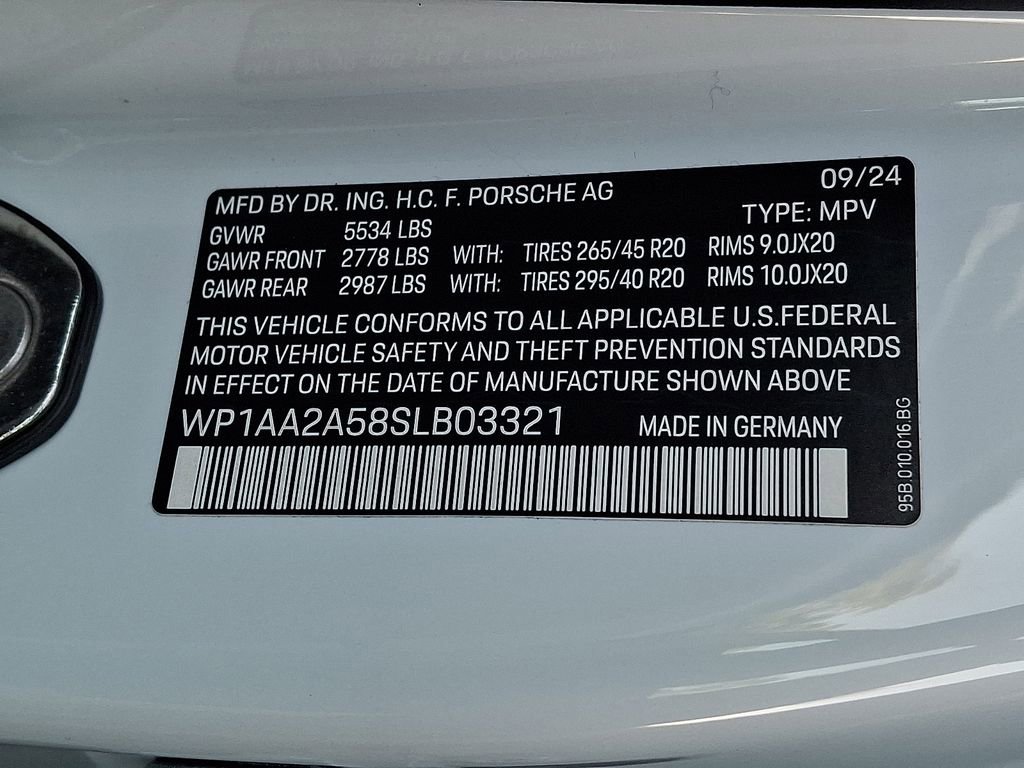 Used 2025 Porsche Macan AWD/4WD image 25