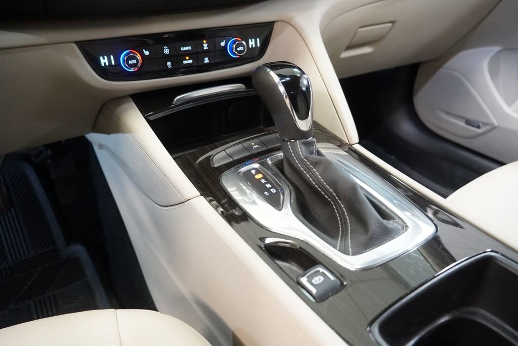 Used 2018 Buick Regal Essence w/ Driver Confidence Package #1 image 21