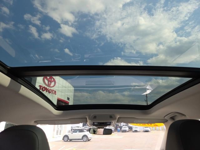 Used 2025 Volkswagen Tiguan SE w/ Panoramic Sunroof Package AWD/4WD image 23