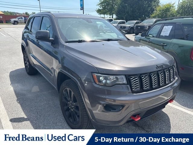 Used 2017 Jeep Grand Cherokee Altitude AWD/4WD image 1