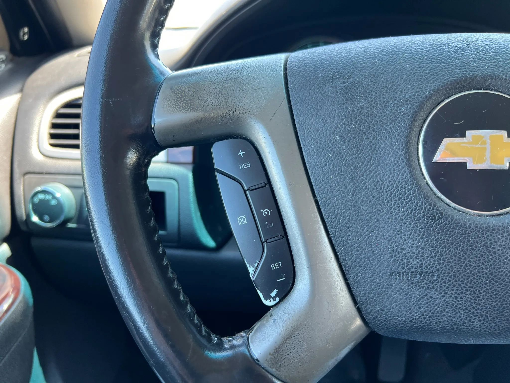Used 2012 Chevrolet Suburban LT RWD image 20