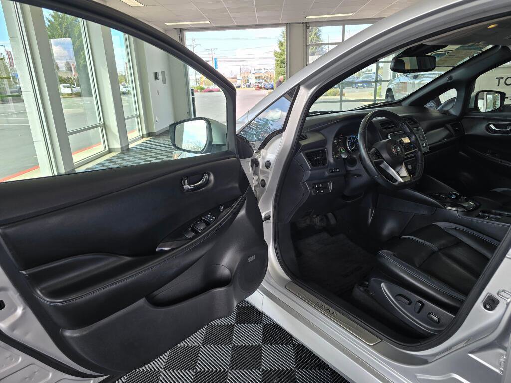 Used 2018 Nissan Leaf SL w/ SL Technology Package image 18