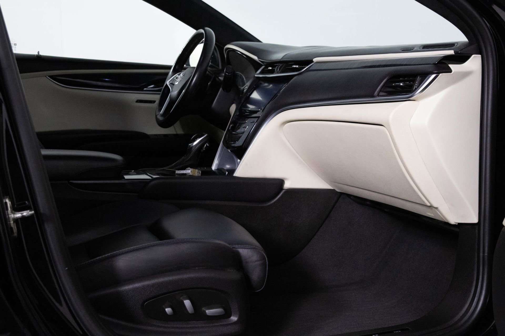 Used 2014 Cadillac XTS Platinum image 39