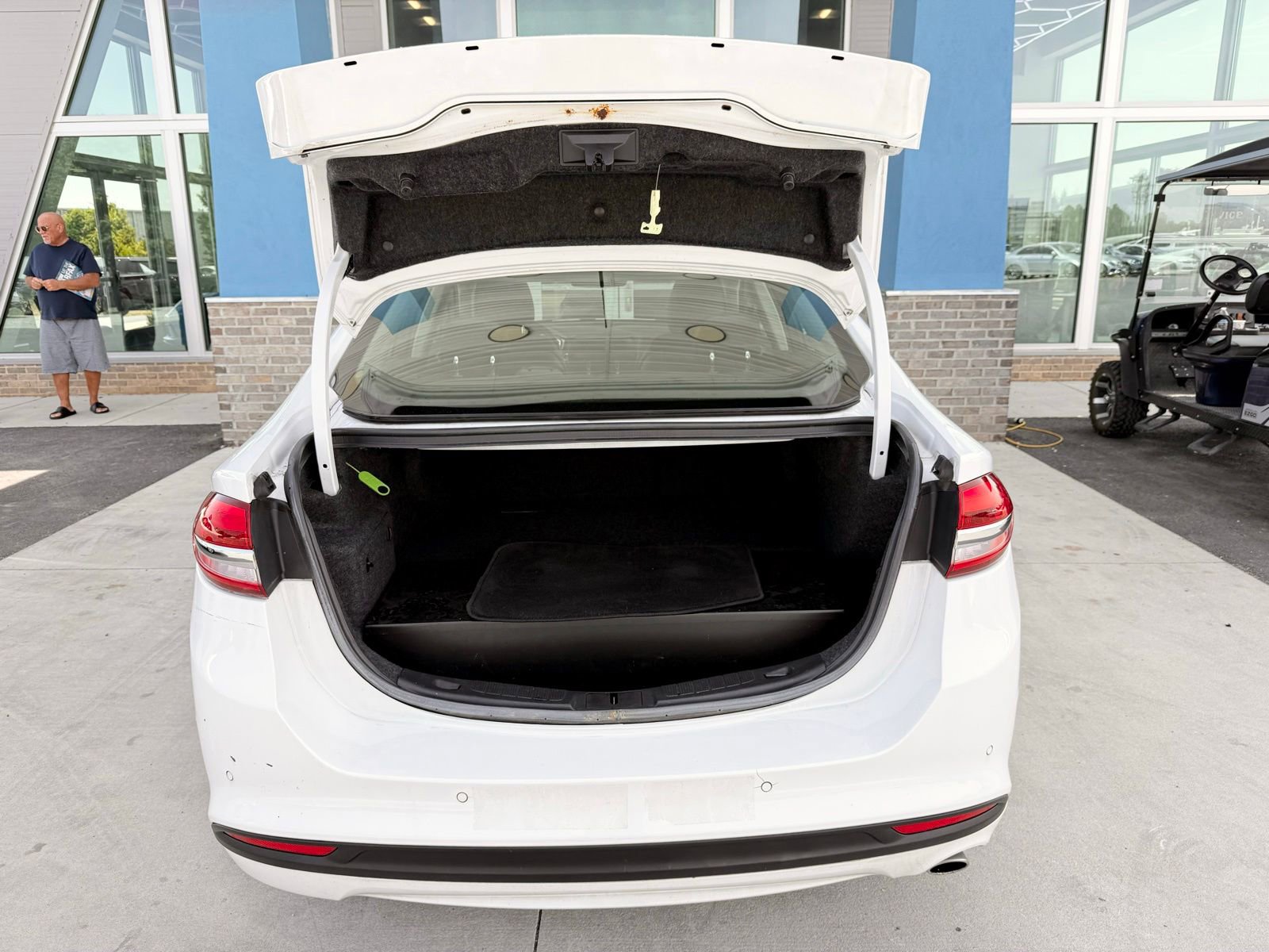 Used 2018 Ford Fusion SE w/ Equipment Group 602A FWD image 17
