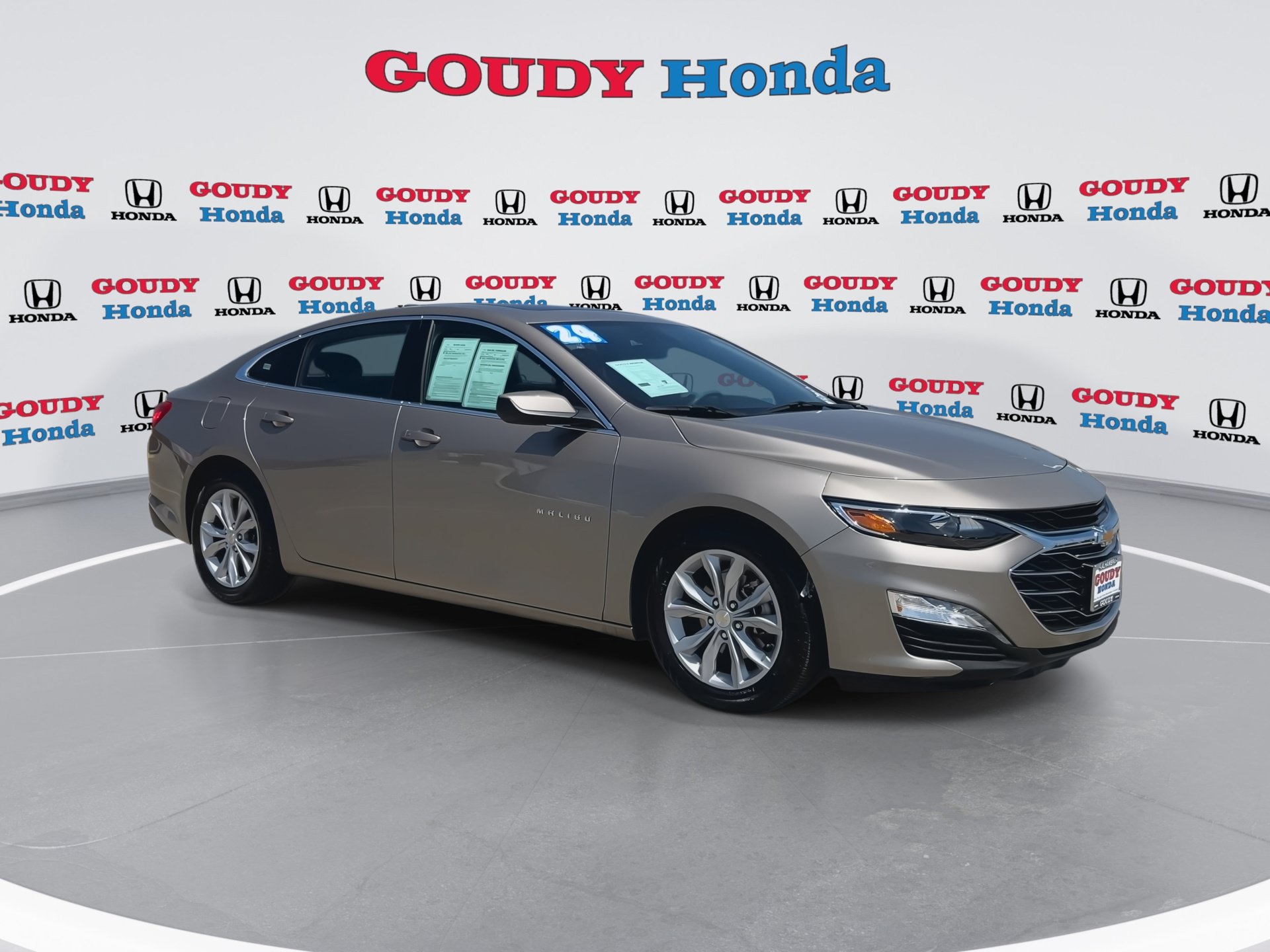 Used 2024 Chevrolet Malibu LT FWD image 2