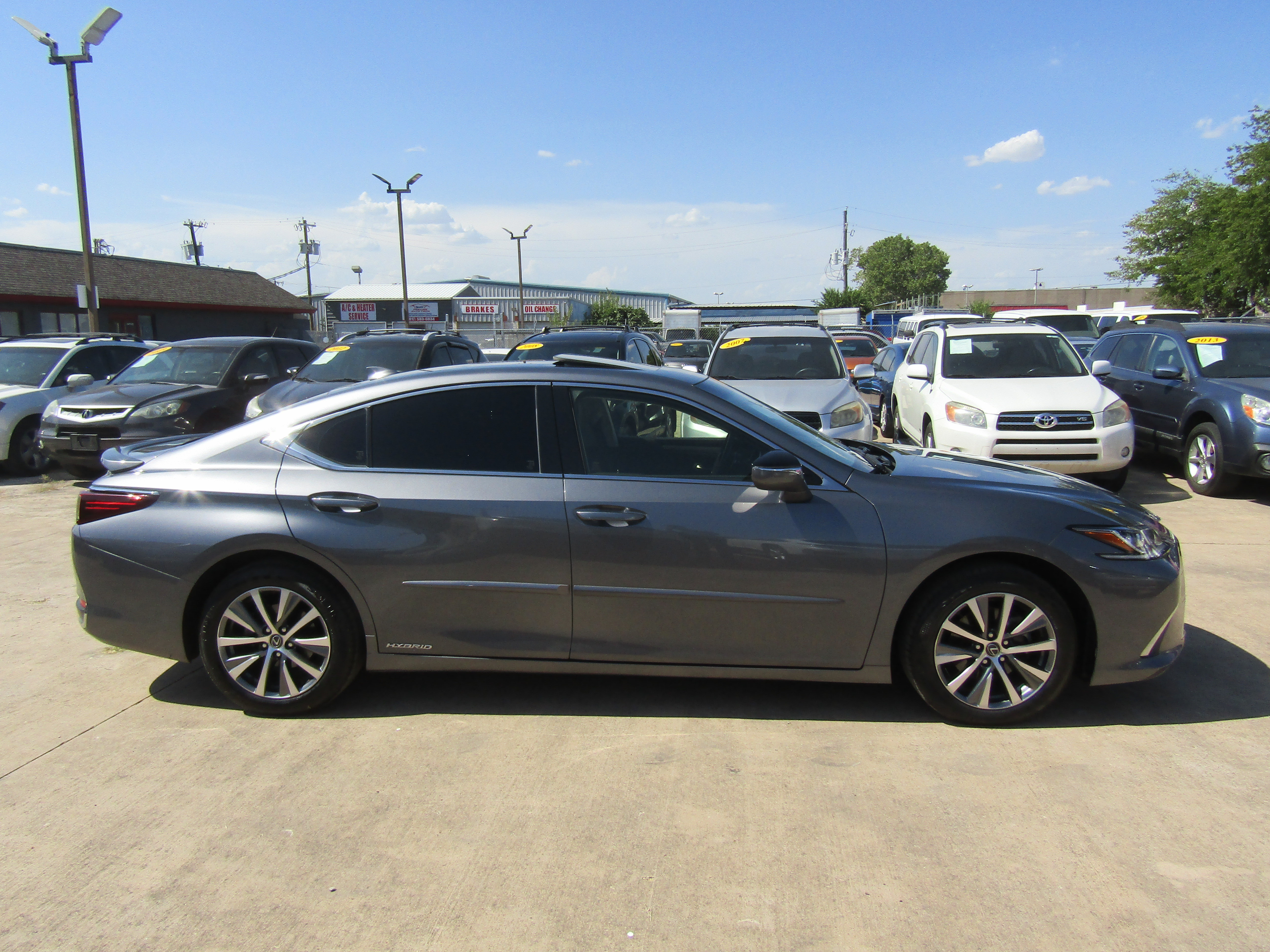 Used 2019 Lexus ES 300h FWD image 4