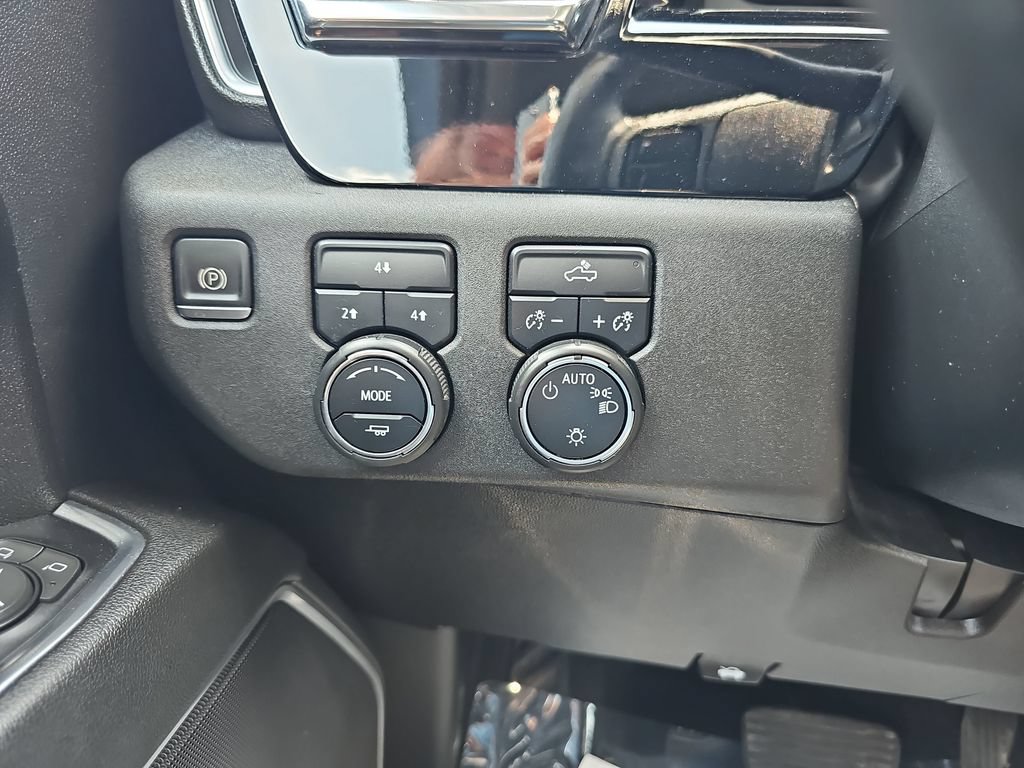 Used 2024 Chevrolet Silverado 2500 LT AWD/4WD image 35