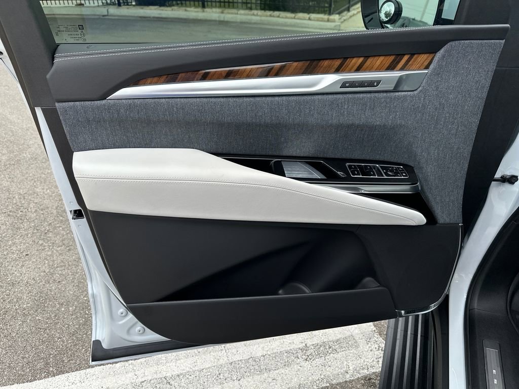 Used 2026 Cadillac Escalade Platinum Sport w/ LPO, Floor Liner Package AWD/4WD image 16