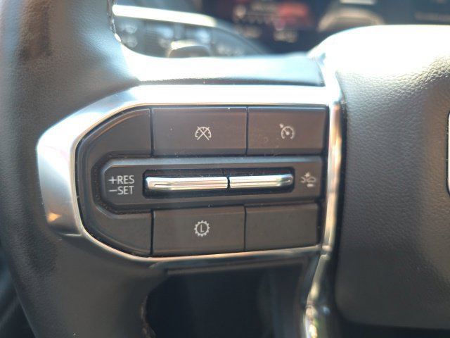 Used 2025 GMC Yukon XL Denali AWD/4WD image 28