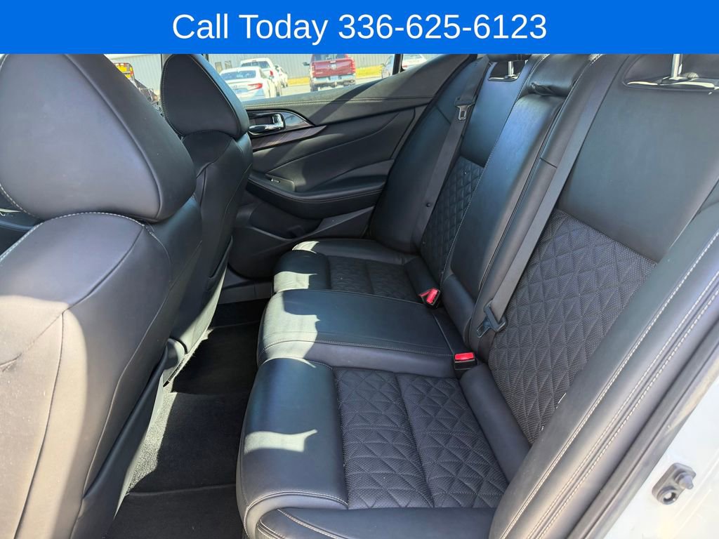 Used 2017 Nissan Maxima Platinum FWD image 11