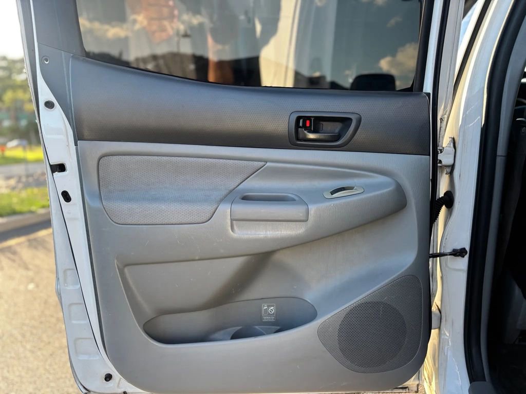 Used 2006 Toyota Tacoma PreRunner RWD image 15