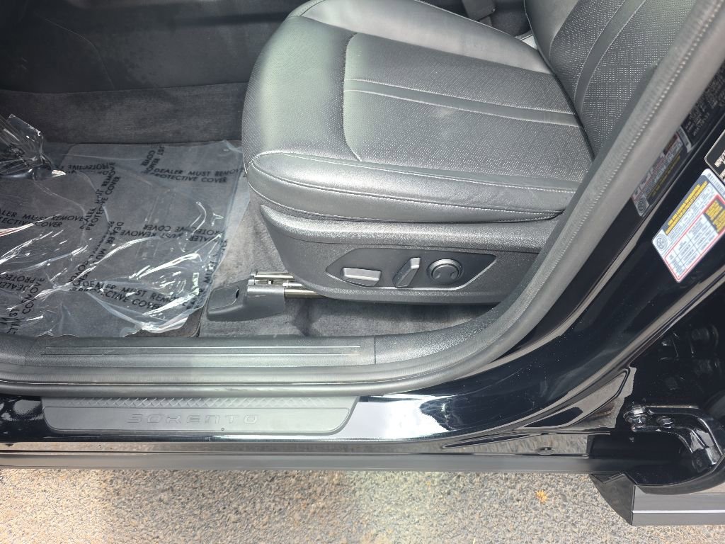 Used 2023 Kia Sorento S w/ Panoramic Sunroof Package FWD image 15