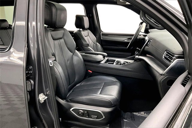 Used 2024 Jeep Wagoneer Series II image 7