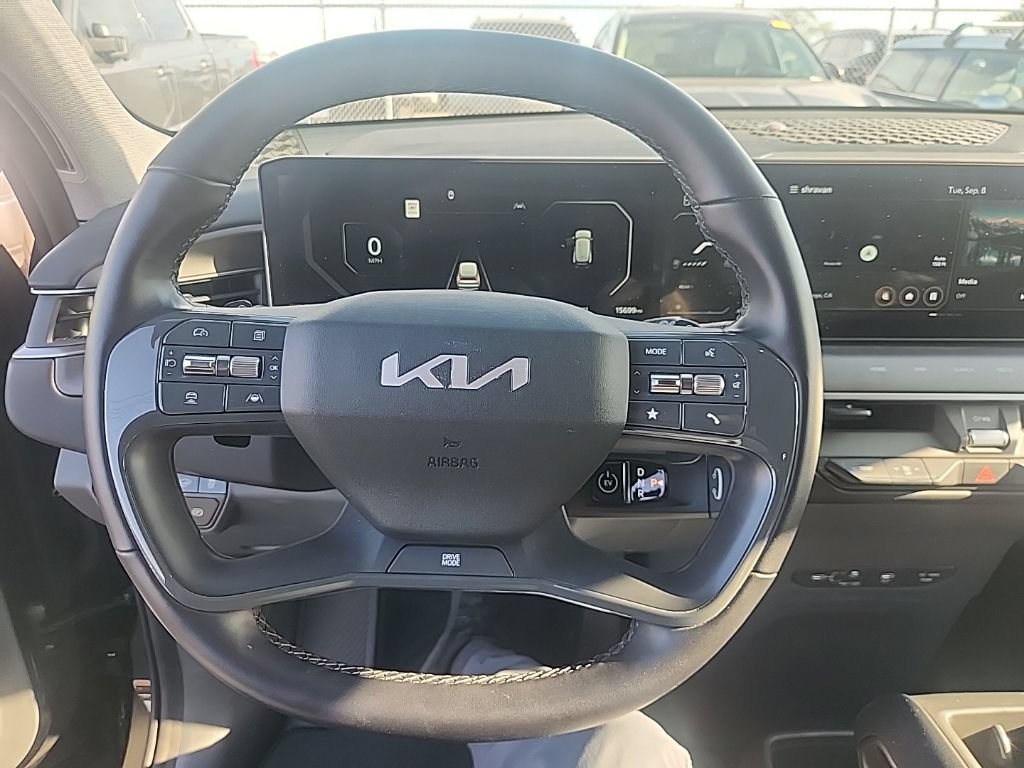 Certified 2024 Kia EV9 Light Long Range RWD image 22