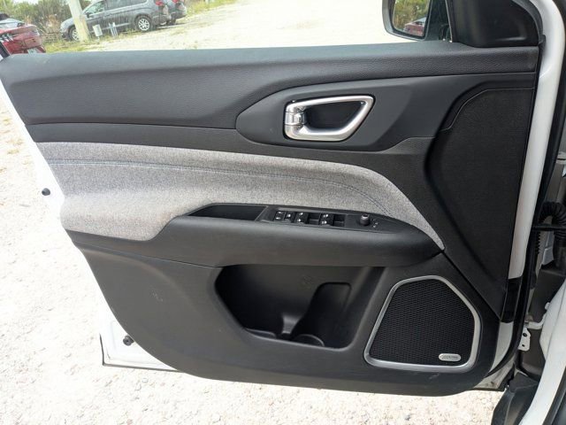 Used 2025 Jeep Compass Latitude w/ Sun & Sound Group image 11