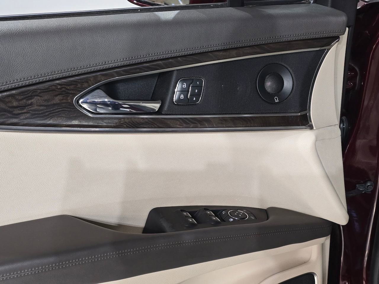 Used 2019 Lincoln Nautilus Reserve w/ Driver Assistance Package image 18