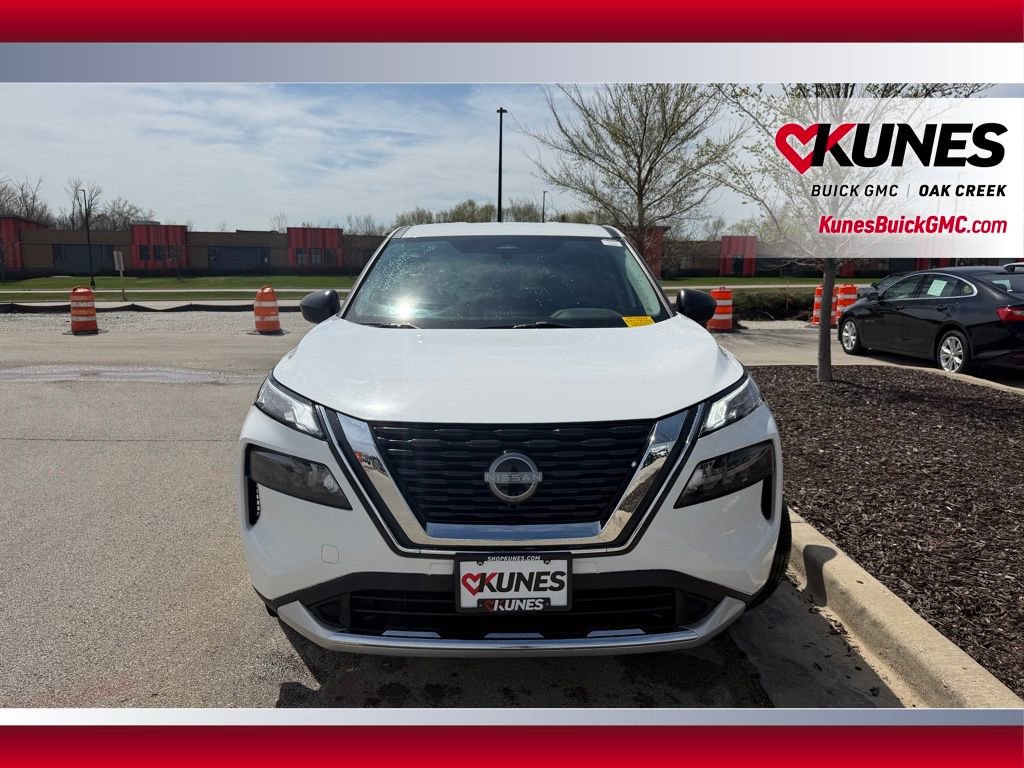 Used 2023 Nissan Rogue S AWD/4WD image 3